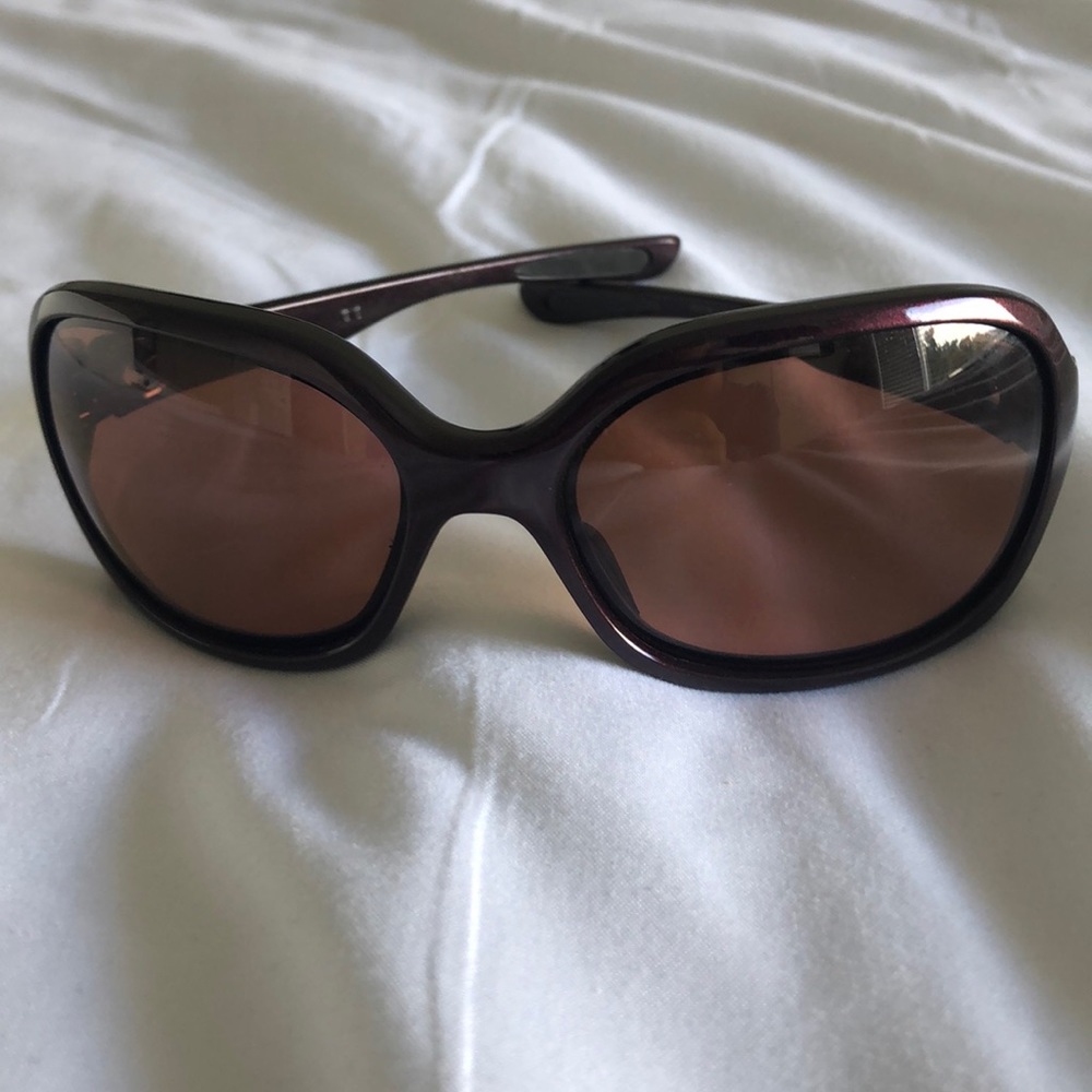 Oakley athletic women’s sunglasses and case
